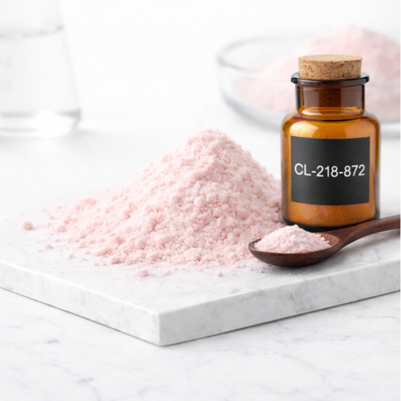 CL-218-872 Referenzmaterial – rosa kristallines Pulver im Laborfläschchen auf Marmor