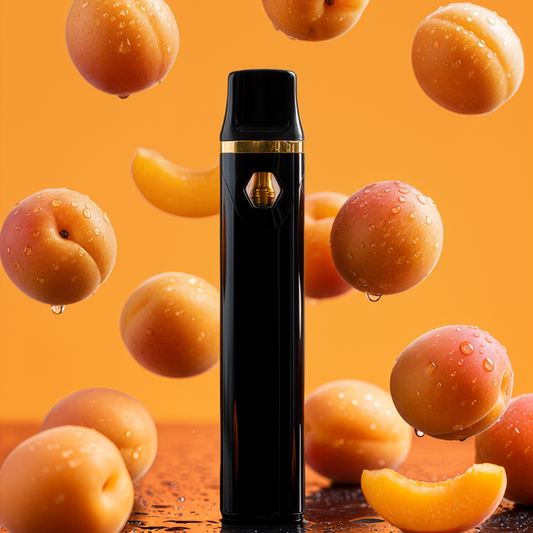 10-OH+ 99% Einweg Vape 2ml Sour Apricot Aprikose – Premium Disposable Vape mit intensivem sauren Aprikosen-Aroma und goldenem Design vor frischen Aprikosen im Wasser